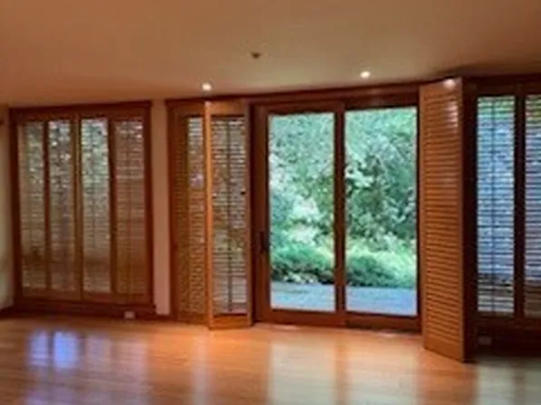 998 Vineyard Lane #J101, Bainbridge Island, WA 98110