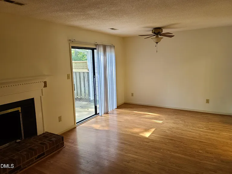 6416 Meadow View Dr — Photo 10