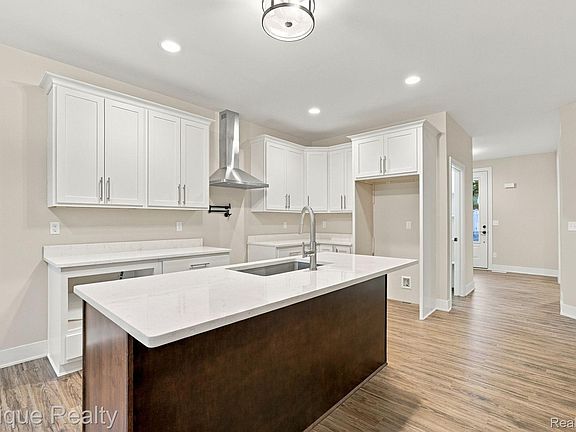 5th image of 831 Goodale Ave