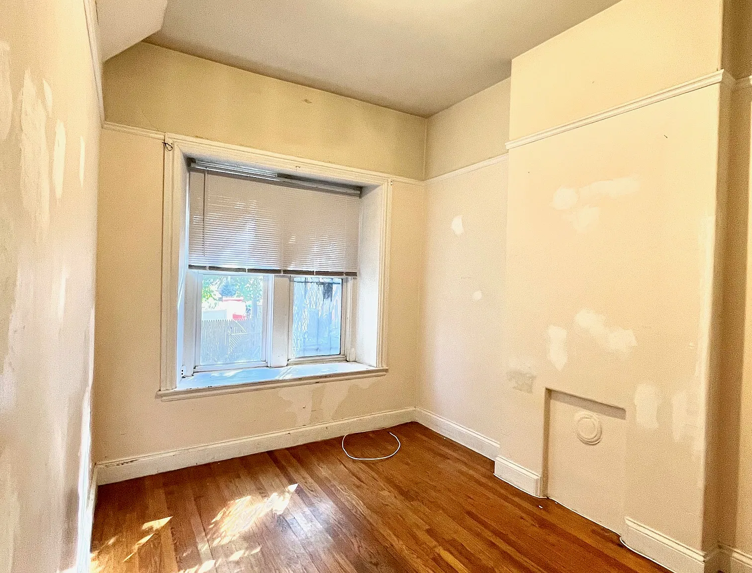 4 bed, 9999 sqft, $4,900 — Photo 4