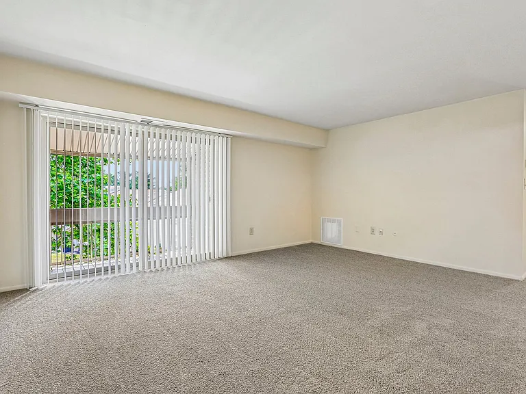 Plaza I Apartments — Photo 9