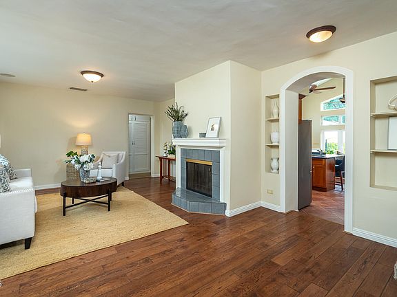 3rd image of 4612 La Canada Blvd