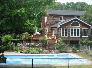 8 Grace Ln, Cortlandt Manor, NY 10567