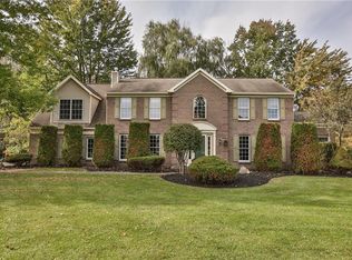 70 Chippenham Dr, Penfield, NY 14526
