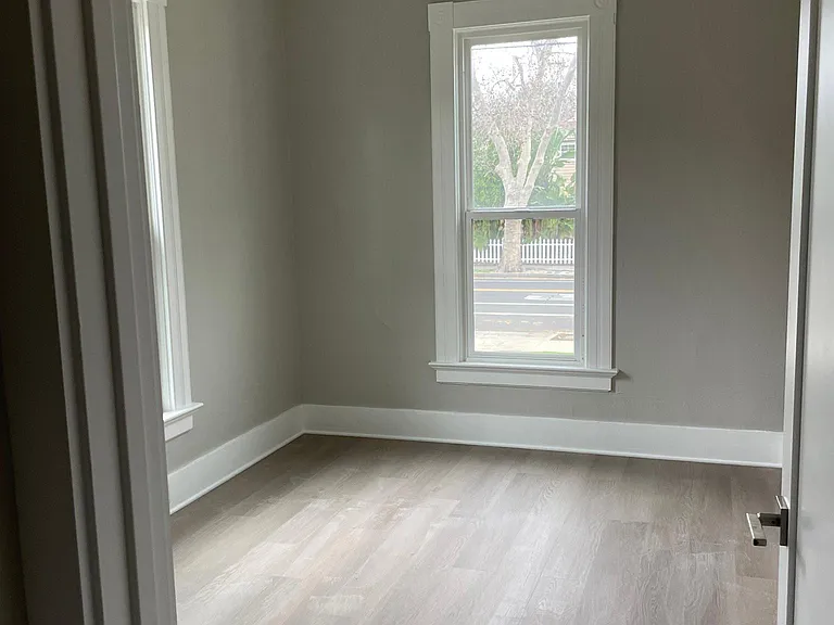 836 Monroe St — Photo 13