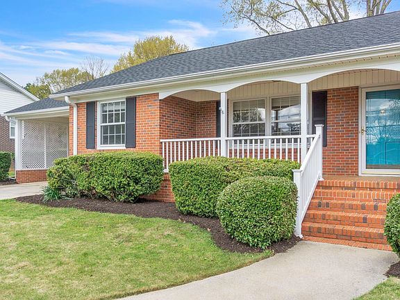 2nd image of 11 Melbourne Ln