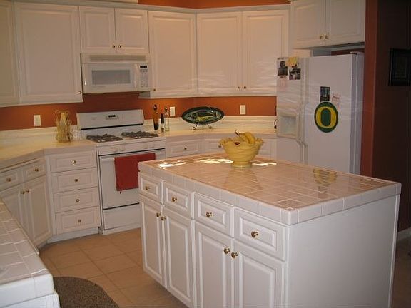 Large Kitchen with Island