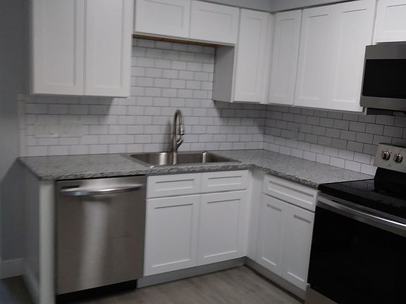 4th image of 2548 Indian Ave APT A