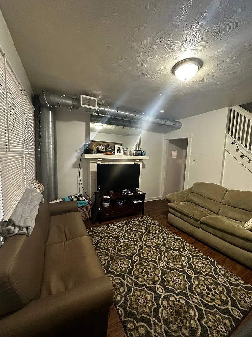 4bed/2bath House In Oakland! — Photo 2