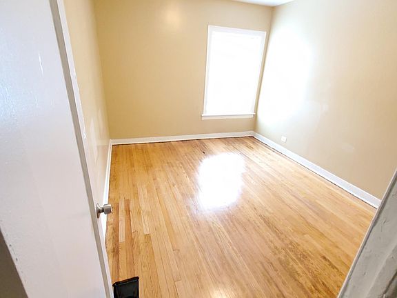 3rd image of 6811 S Clyde Ave #1N