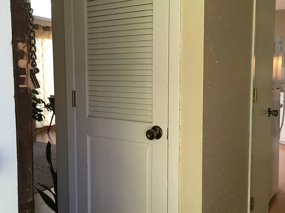 Coat closet - a rarity in this neighborhood!