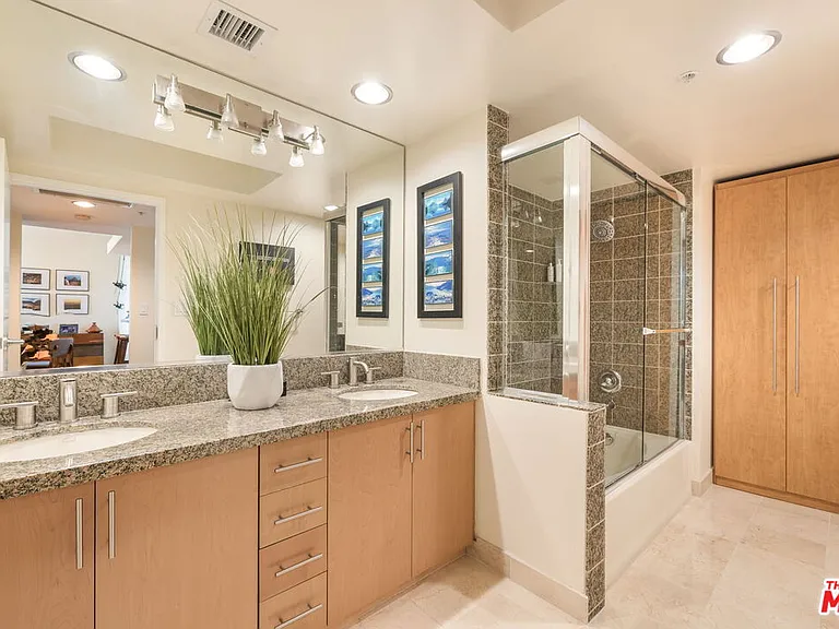 13700 Marina Pointe Dr #415 — Photo 12
