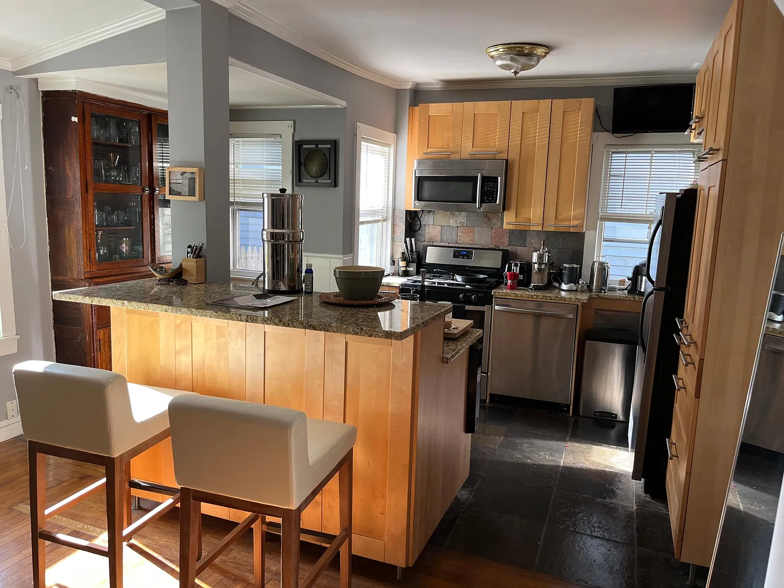 277 Spring St — Photo 2
