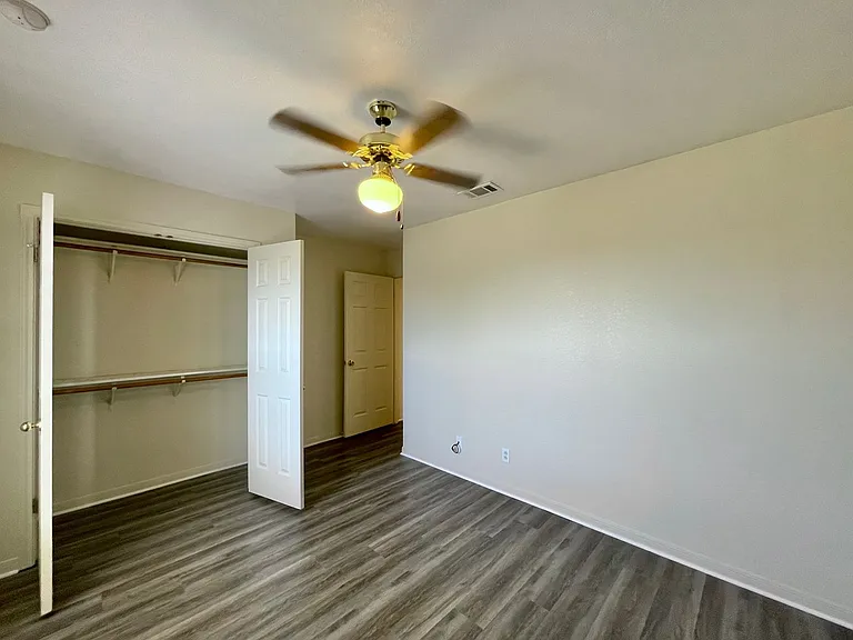 2404 Southport Dr — Photo 30