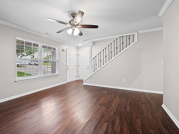 3rd image of 101 Kingscreek Dr