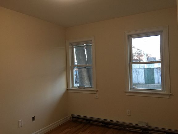5th image of 10419 93rd Ave