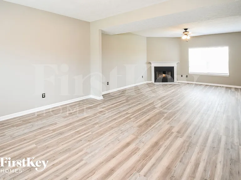 443 N Odell St — Photo 2