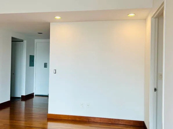 305 East 63rd Street image 11 of 24