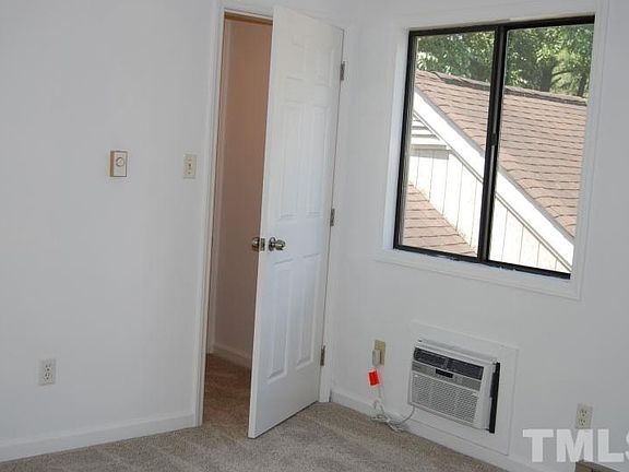 4th image of 4101 Five Oaks Dr Unit 17