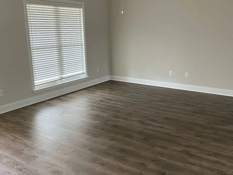 115 Shumard Ct — Photo 4