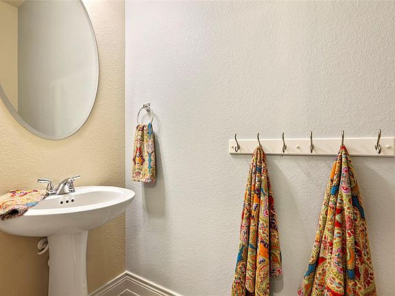 5th image of 103 N Greatwood Glen Pl
