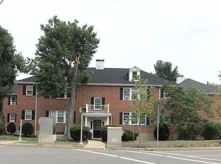 35 Hammond Pond Pkwy APT 1, Newton, MA 02467