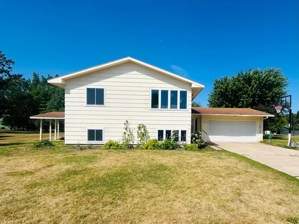 1025 9th St SW, Wadena, MN 56482