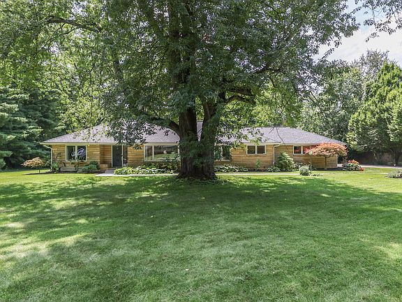 3rd image of 39 Highland Manor Ct N