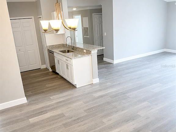 2nd image of 5447 Vineland Rd APT 1313