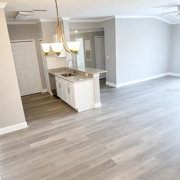 5447 Vineland Rd #1313 — Photo 2