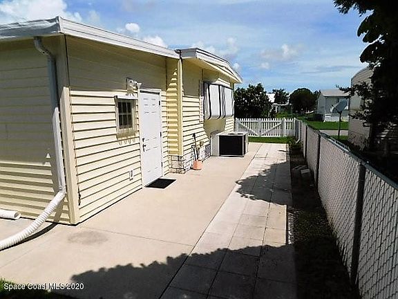 5th image of 1040 Oriole Cir
