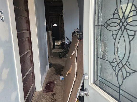 4th image of 4258 East Rd