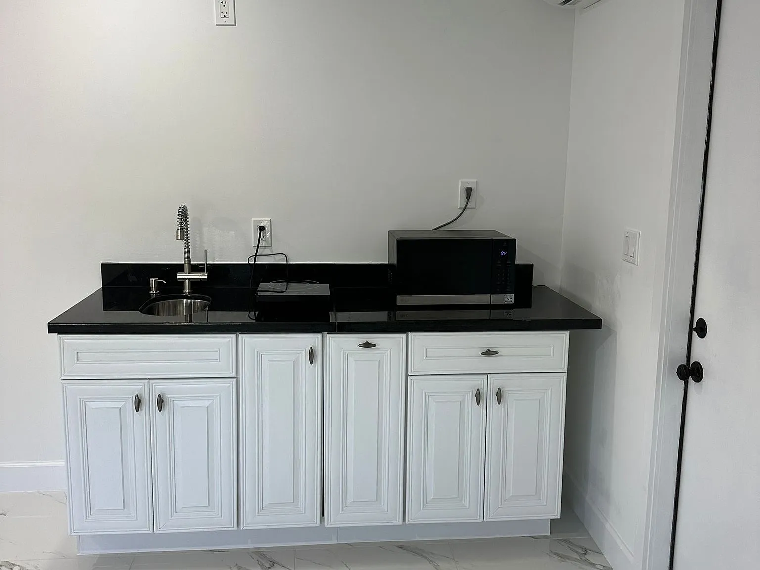 Studio, 400 sqft, $1,200 — Photo 2