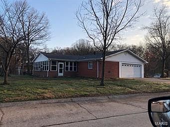 3rd image of 1709 Oak Hills St