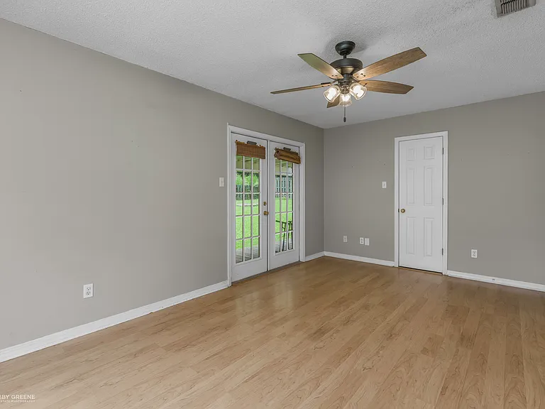 921 Pennington Ln — Photo 13