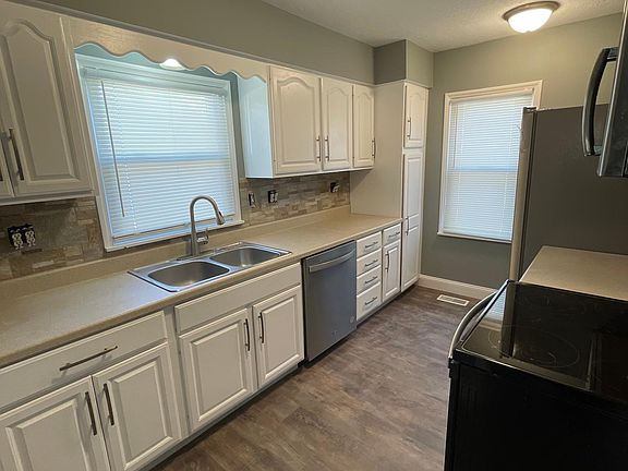4th image of 850 E Mills Ave