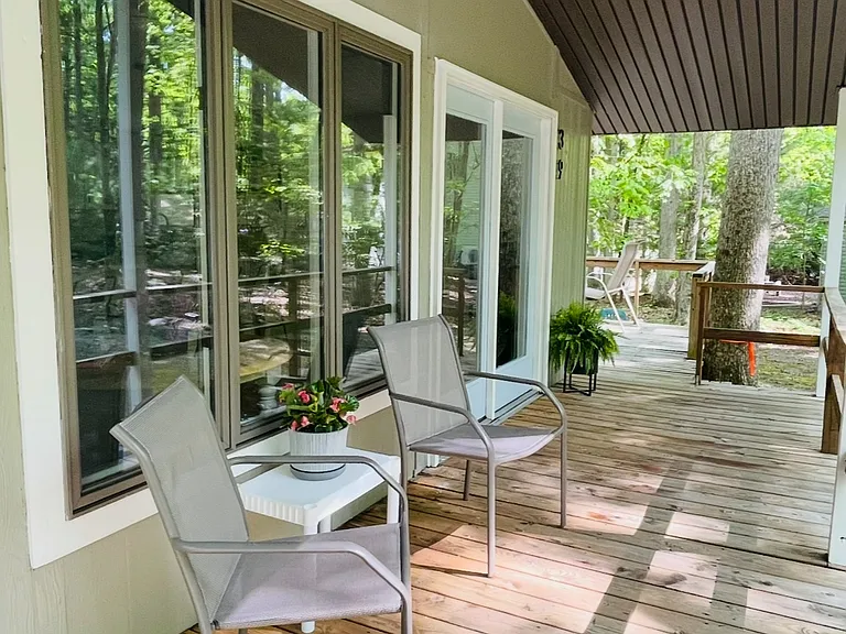 39 White Oak Rd — Photo 2