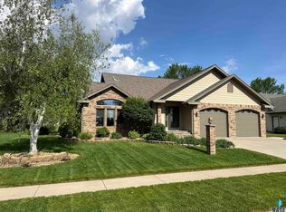 904 S Stadium Dr, Freeman, SD 57029