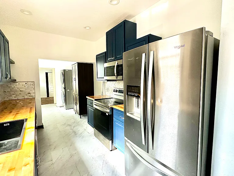 23 Rose Ave — Photo 16