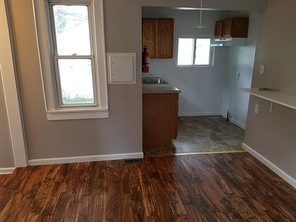 4th image of 65 River Dr