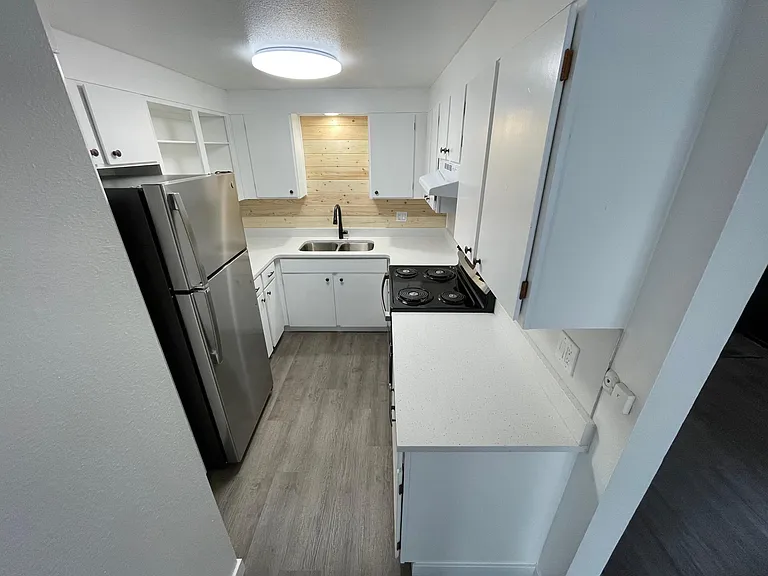 285 NW 16th St #2 — Photo 2