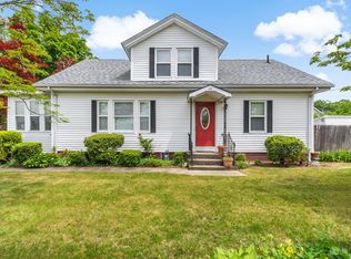 28 Central Ave, Seekonk, MA 02771