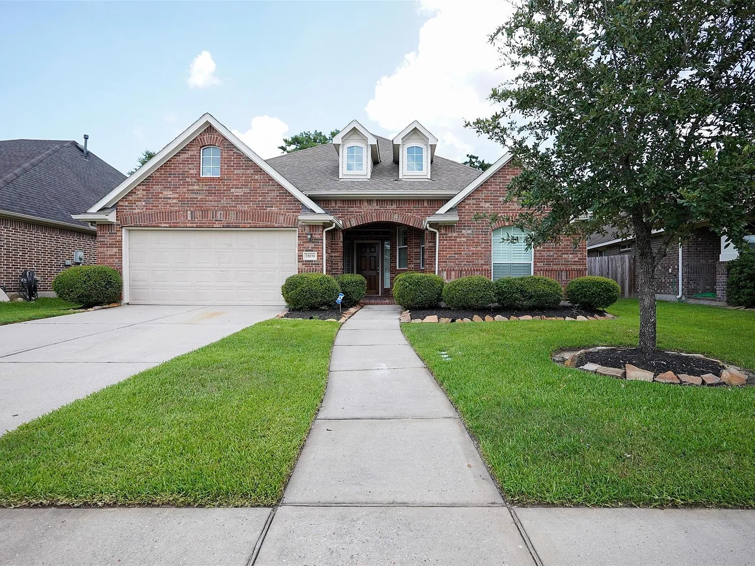 3 bed, 2.5 bath, 2858 sqft, $2,600 — Photo 2