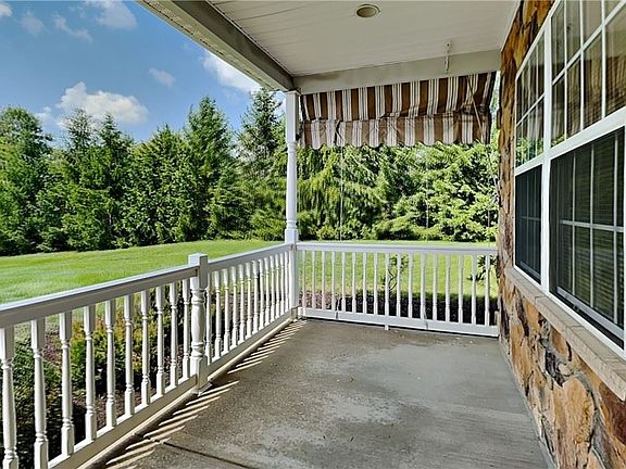 5th image of 116 Canter Ln W