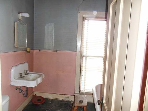 3rd image of 7 E Desoto St #E