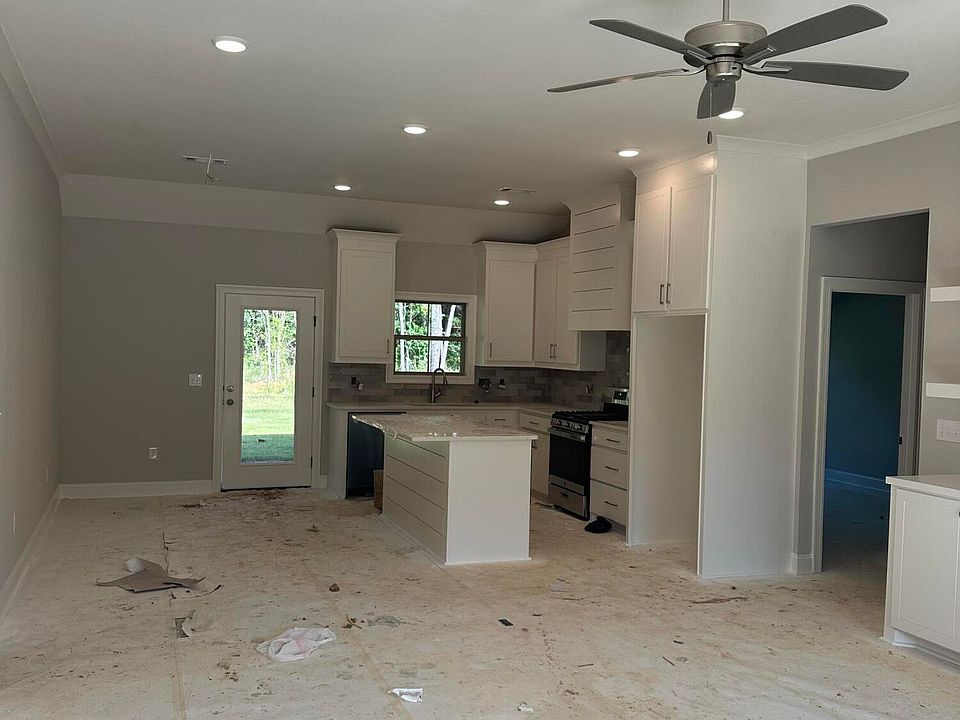 2nd image of 962 Riverside Ln