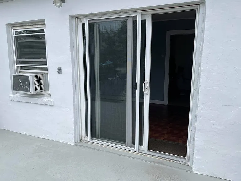 1427 Merry Ave #1 — Photo 8