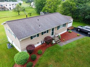 40 Manordale Ln, Rochester, NY 14623