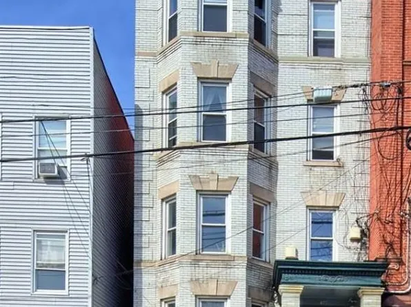 477 Palisade Avenue image 1 of 9