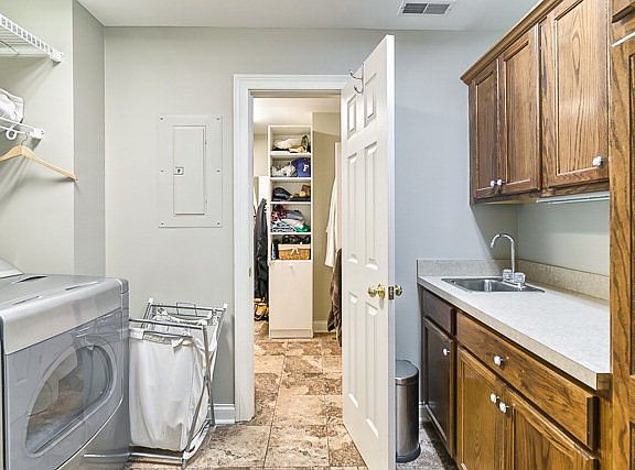 5th image of 4117 Foxtail Pl